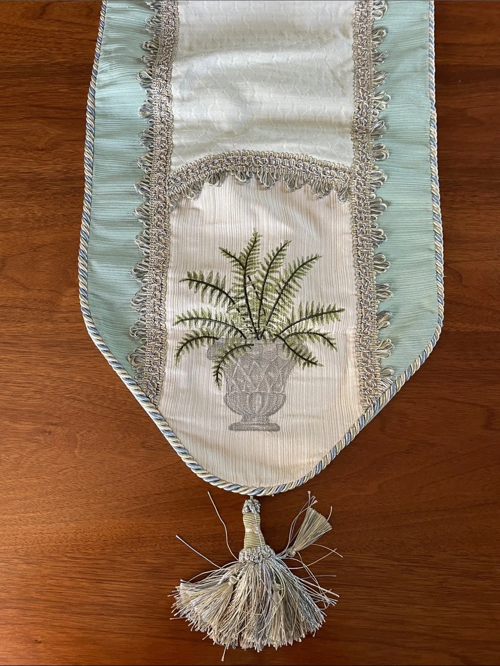 VINTAGE Elegant Sage Green Embroidered Table Runner Botanical Fern Urn Tassels